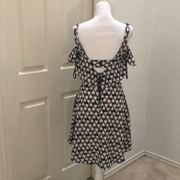 Material Girls Juniors Cold- Shoulder Illusion - Picture 4 of 5